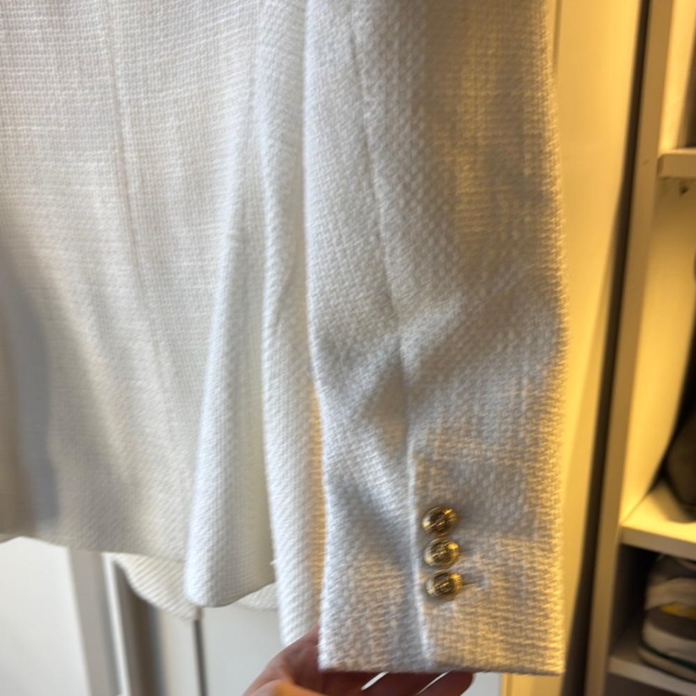 Zara Women's White Blazer with Gold Buttons - Picture 6 of 9